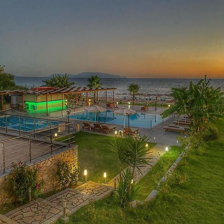 Ocean Hotel Resort Кастросікія Екстер'єр фото