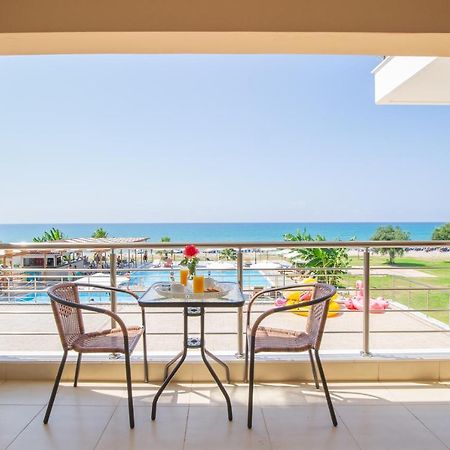 Ocean Hotel Resort Кастросікія Екстер'єр фото