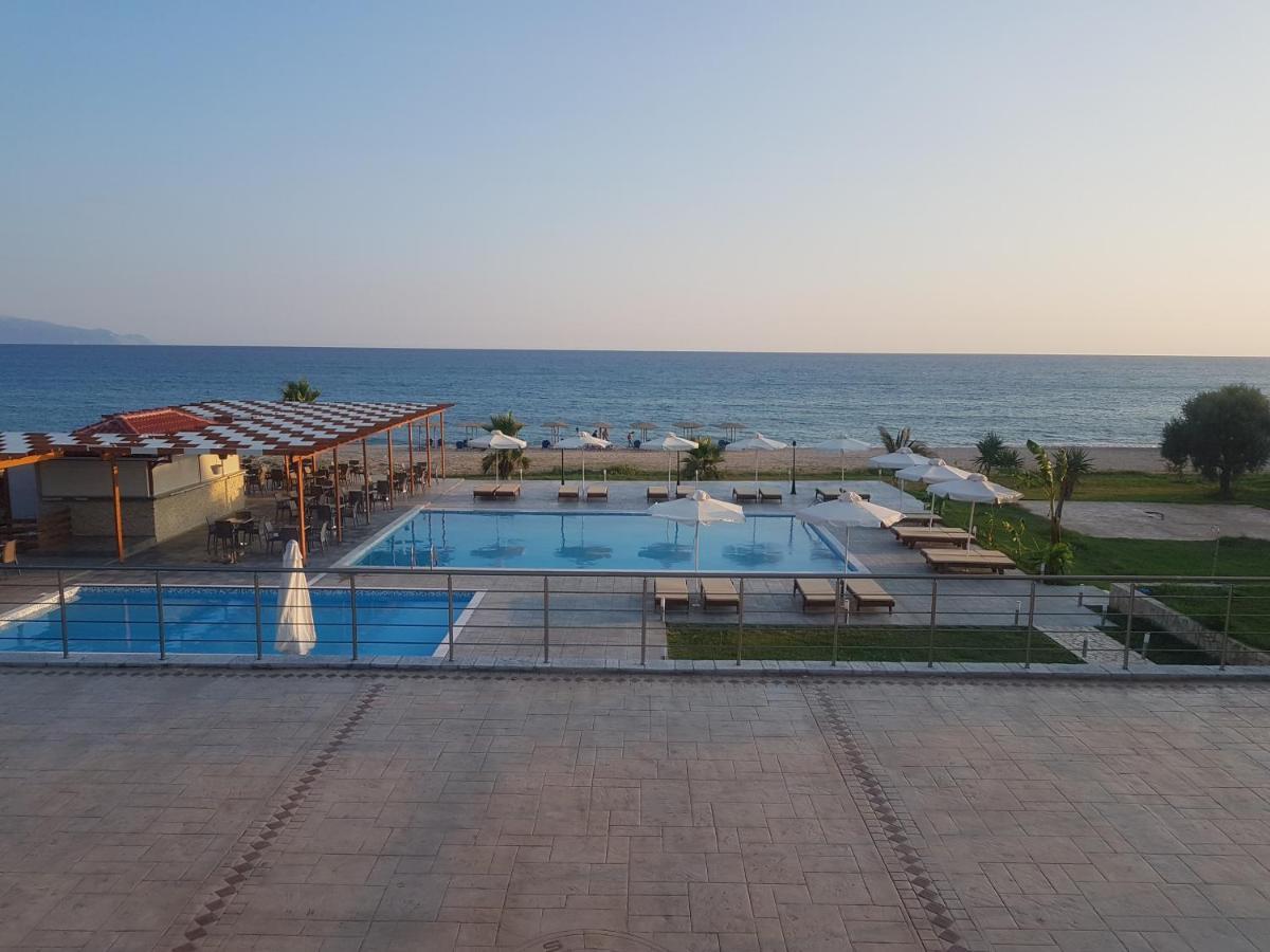 Ocean Hotel Resort Кастросікія Екстер'єр фото
