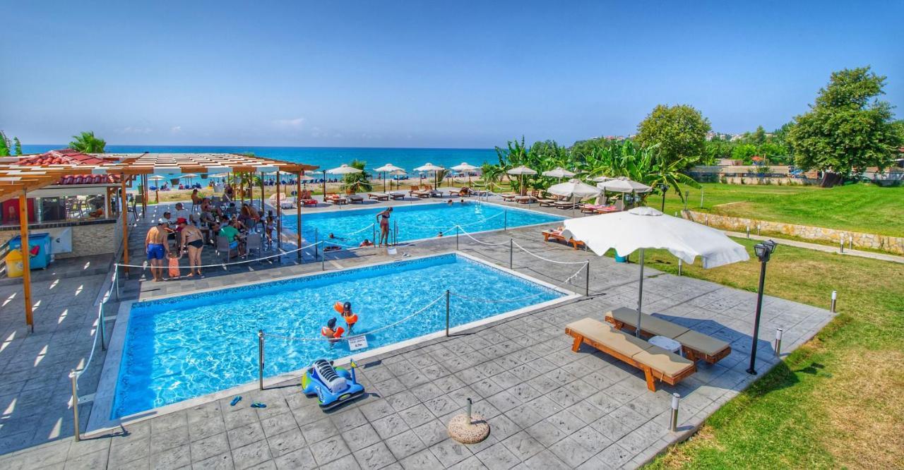 Ocean Hotel Resort Кастросікія Екстер'єр фото